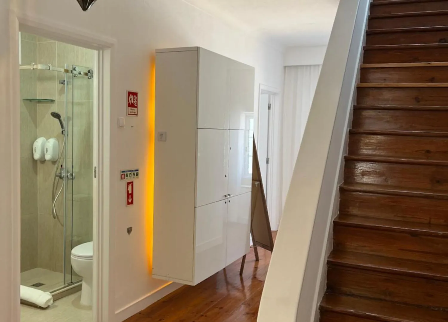 Bora Dormir Lagos Hostal